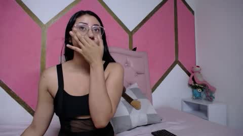 Snapshot of mia_wilsom chatting on 12.03.25 Mia online show from 12.03.25