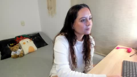 Snapshot of mia_xgray chatting on 12.21.24 Mia   online show from 12.21.24