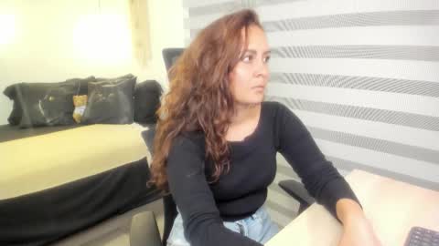 Snapshot of mia_xgray chatting on 10.14.25 Mia   online show from 10.14.25