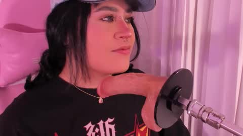 mia_yeager online show from 10.22.25