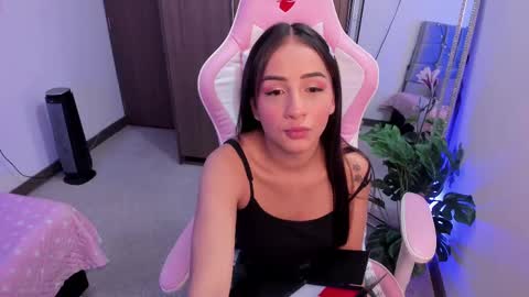 mia  nicolle online show from 02.25.25