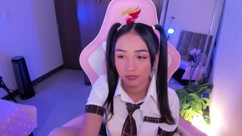 mia  nicolle online show from 10.07.25