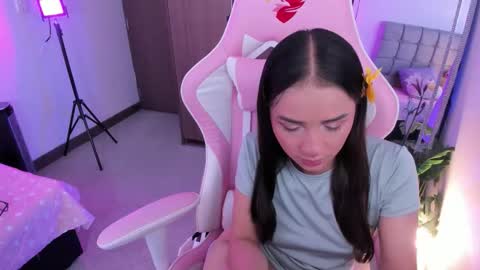 mia  nicolle online show from 10.17.25