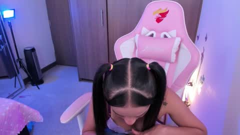 mia  nicolle online show from 01.08.26