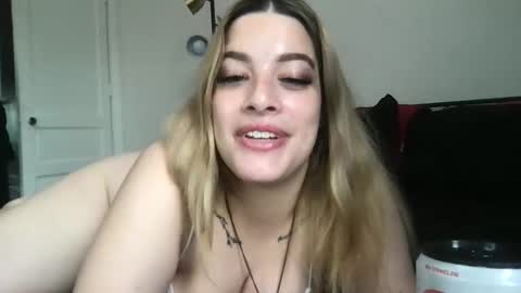 Mia Moji online show from 05.26.26