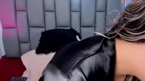 Mia online show from 03.10.25