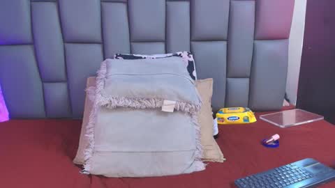 Mia online show from 09.16.25