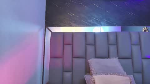 Mia online show from 10.06.25