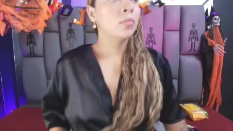 Mia online show from 10.28.25