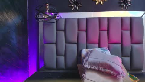 Mia online show from 11.11.25