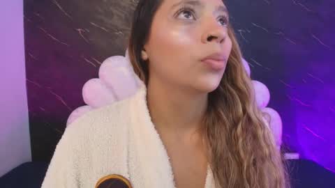 Mia online show from 04.13.26