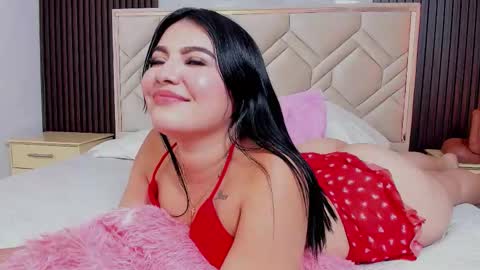 Snapshot of miaafarrel chatting on 12.13.25 Miaa Farrel online show from 12.13.25