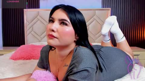 Snapshot of miaafarrel chatting on 01.08.26 Miaa Farrel online show from 01.08.26