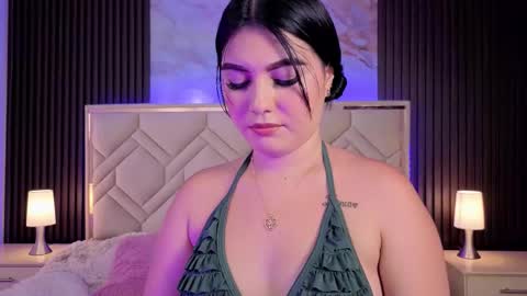 Snapshot of miaafarrel chatting on 02.21.26 Miaa Farrel online show from 02.21.26