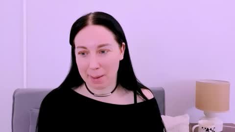 Mia online show from 04.15.26