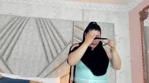 Snapshot of miaareynoldss chatting on 10.02.25 MiaaReynoldss online show from 10.02.25