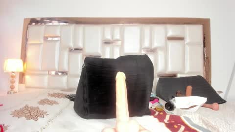 Mia  online show from 01.24.25