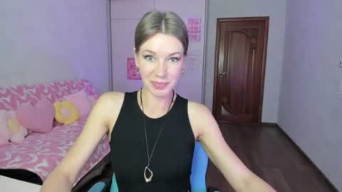 Snapshot of miababy14 chatting on 06.16.26 Mia online show from 06.16.26
