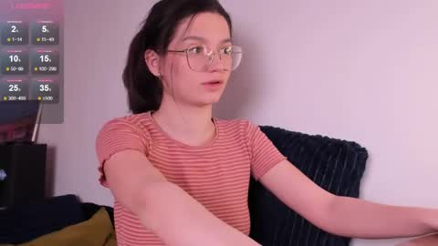 Snapshot of miabellee_ chatting on 04.24.26 mia online show from 04.24.26