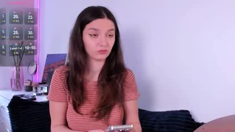 Snapshot of miabellee_ chatting on 05.18.26 mia online show from 05.18.26