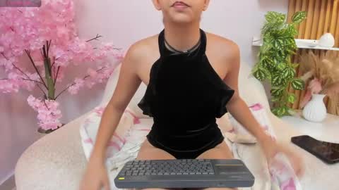 Mia online show from 04.28.26