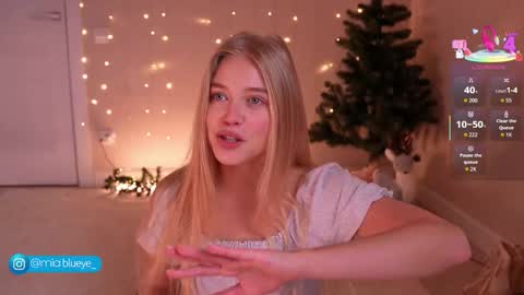 Snapshot of miablueye chatting on 12.14.25 miablueye online show from 12.14.25