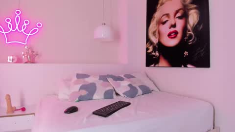 Mia online show from 11.27.25