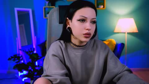 MiaCain online show from 09.28.25