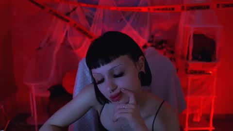 MiaCain online show from 10.20.25