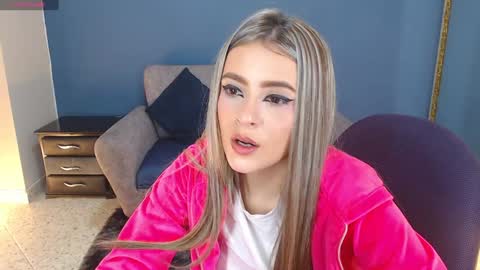 Snapshot of miacarperrlux chatting on 02.03.25 MiaCarper online show from 02.03.25