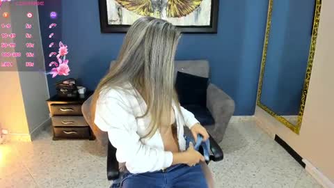 Snapshot of miacarperrlux chatting on 02.17.25 MiaCarper online show from 02.17.25