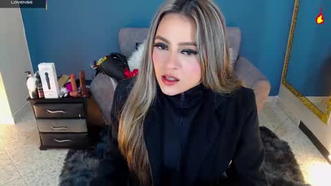 Snapshot of miacarperrlux chatting on 03.09.25 MiaCarper online show from 03.09.25