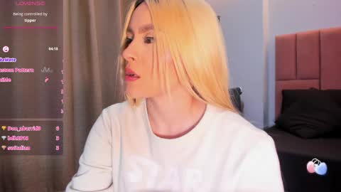 Snapshot of miacarperrlux chatting on 04.21.26 MiaCarper online show from 04.21.26