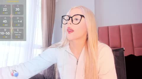 Snapshot of miacarperrlux chatting on 04.27.26 MiaCarper online show from 04.27.26