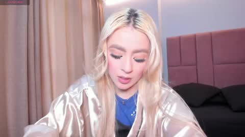 Snapshot of miacarperrlux chatting on 05.29.26 MiaCarper online show from 05.29.26