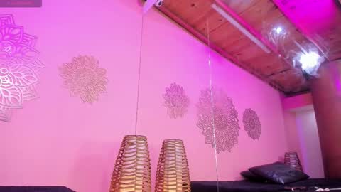 MiaCassel online show from 11.01.25