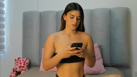 Snapshot of miacleark chatting on 11.06.25 miacleark online show from 11.06.25