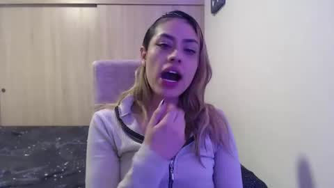 Miia  online show from 11.22.25