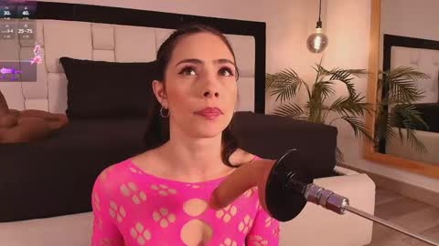 Mia online show from 04.25.26