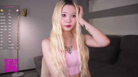 Mia online show from 10.13.25