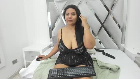Snapshot of miah_bigboobs chatting on 01.15.25 Miah Collins online show from 01.15.25