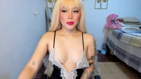 Snapshot of miah_here chatting on 10.22.25 Miah online show from 10.22.25