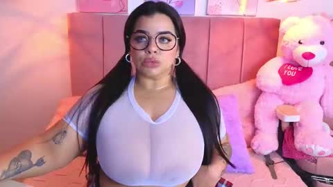 Snapshot of miahjoness chatting on 02.15.25 Miah Joness online show from 02.15.25