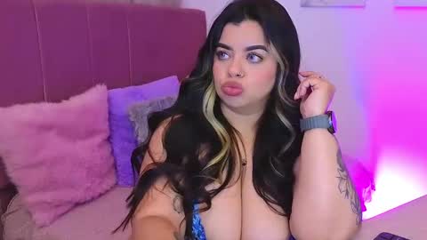 Snapshot of miahjoness chatting on 09.16.25 Miah Joness online show from 09.16.25