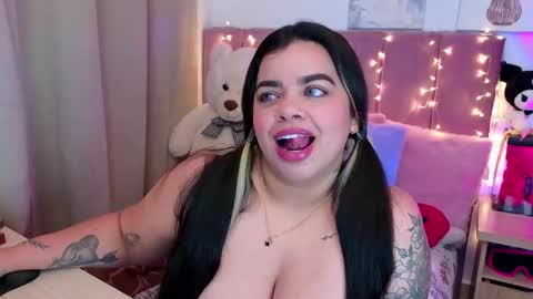 Snapshot of miahjoness chatting on 11.07.25 Miah Joness online show from 11.07.25