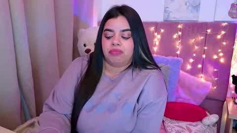 Snapshot of miahjoness chatting on 11.10.25 Miah Joness online show from 11.10.25