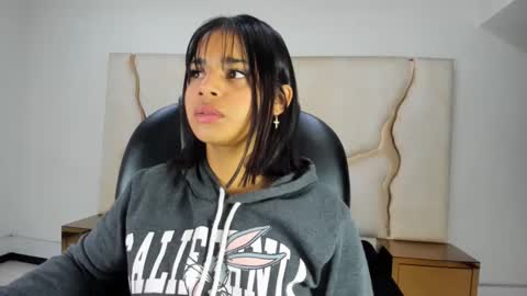 Snapshot of miahsex69 chatting on 09.25.25 miahsex69 online show from 09.25.25