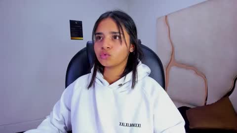 Snapshot of miahsex69 chatting on 11.25.25 miahsex69 online show from 11.25.25