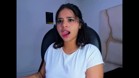 Snapshot of miahsex69 chatting on 11.29.25 miahsex69 online show from 11.29.25