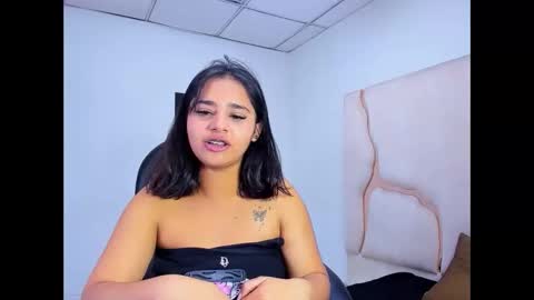 Snapshot of miahsex69 chatting on 11.30.25 miahsex69 online show from 11.30.25